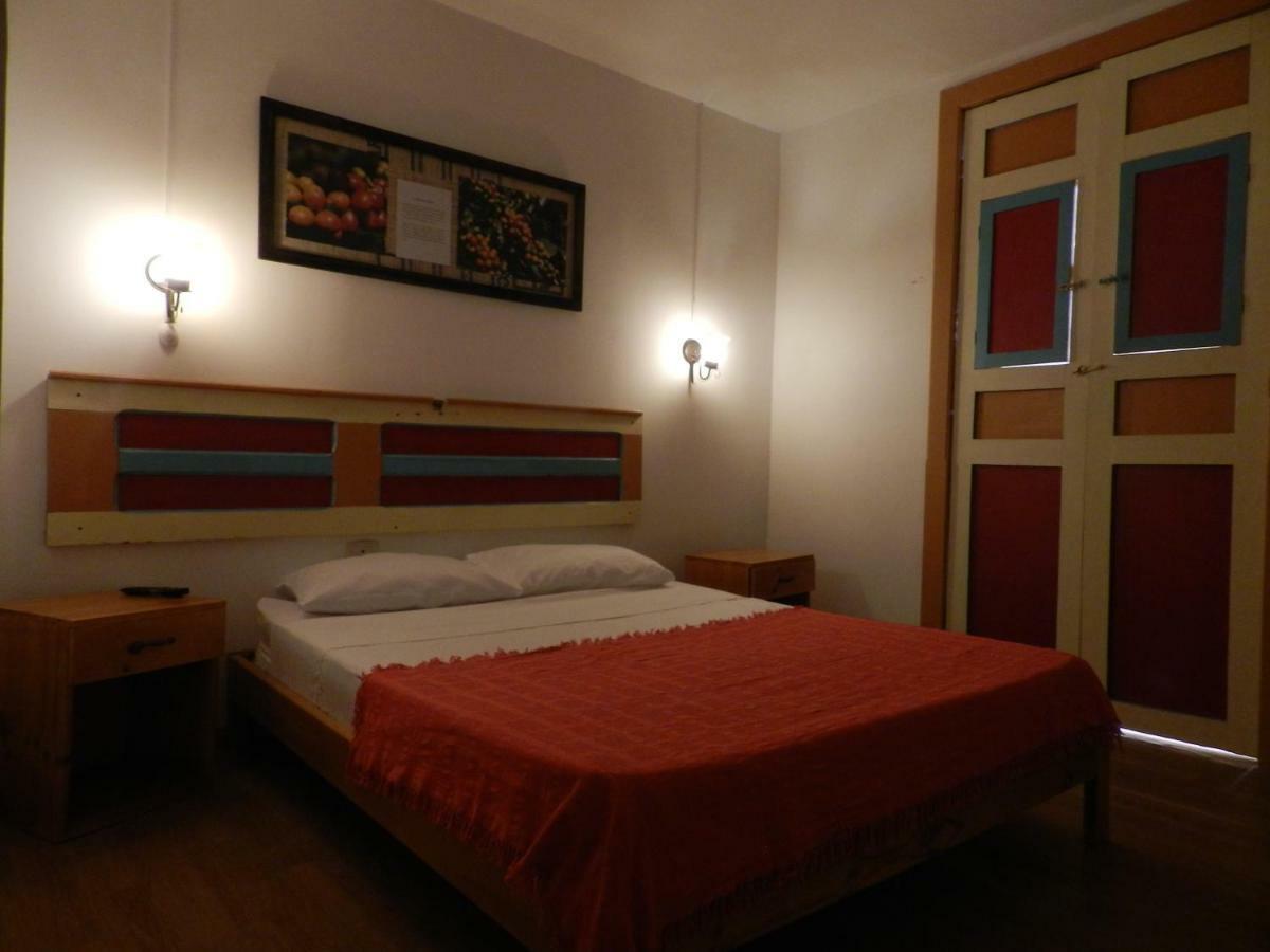 Hostal Don Jose Santa Rosa de Cabal Exteriör bild