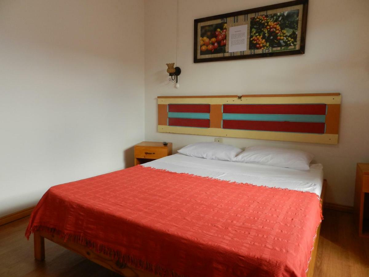 Hostal Don Jose Santa Rosa de Cabal Exteriör bild